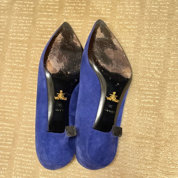 Blue suede Prada kitten heels. Size 38. - Picture 6 of 7